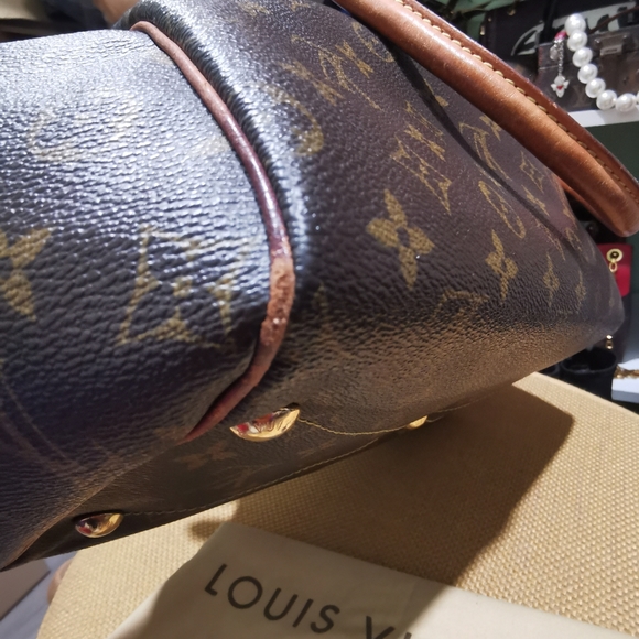 (sold)100% Authentic LV Tivoli Size GM. - Picture 8 of 16
